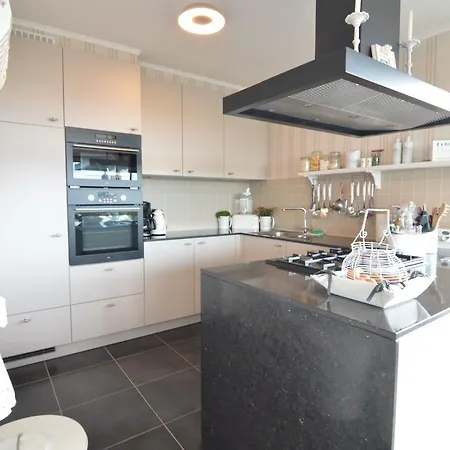 Modern In With Terrace *
