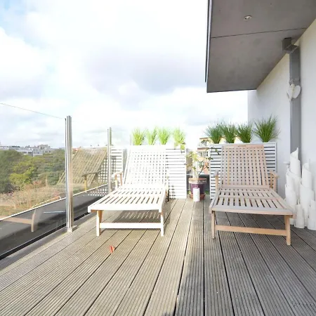 Modern In With Terrace *