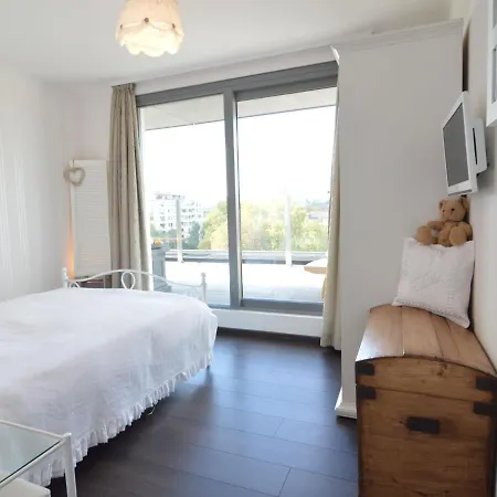 Modern In With Terrace Apartment